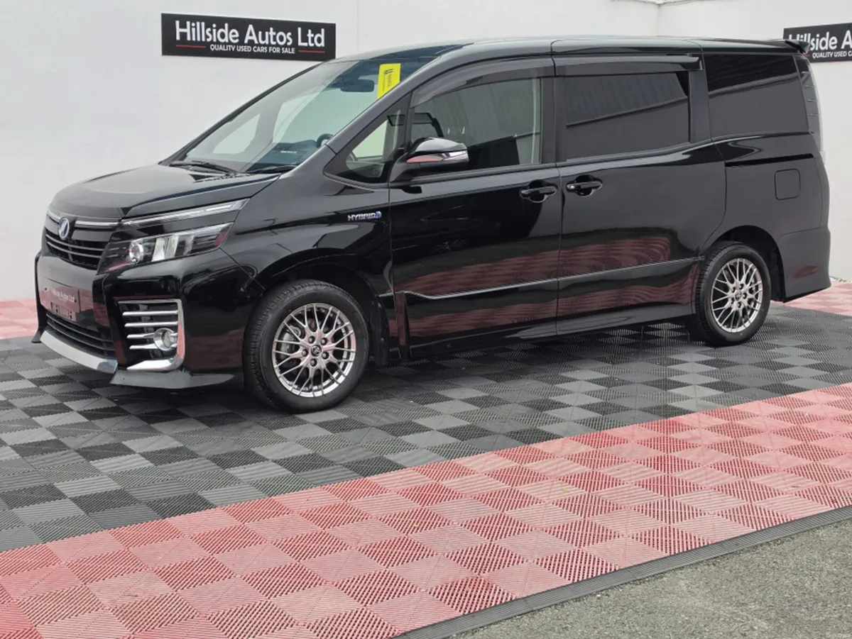 Toyota Voxy 1.8 PETROL HYBRID, 7 SEATS. - Image 4