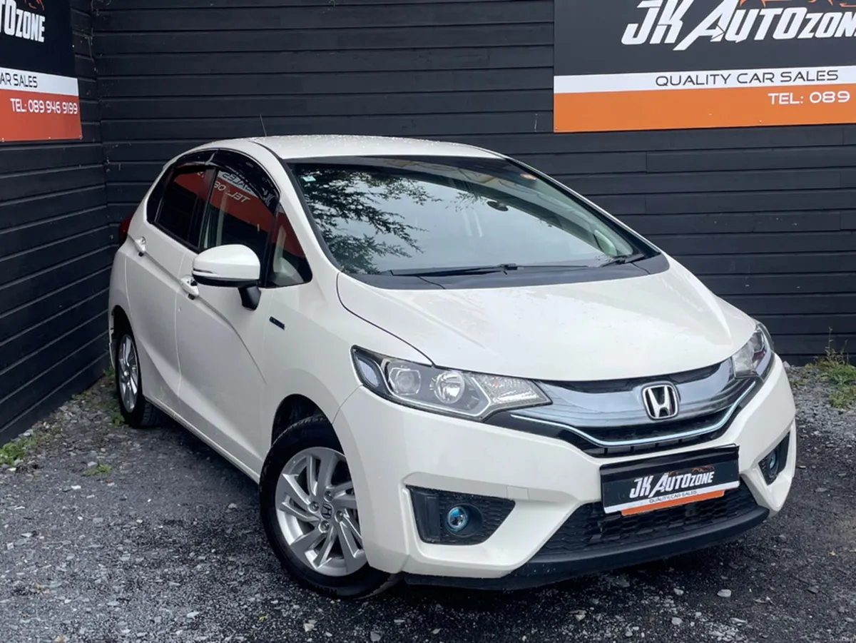 Honda Fit 1.5 HYBRID AUTO - Image 1