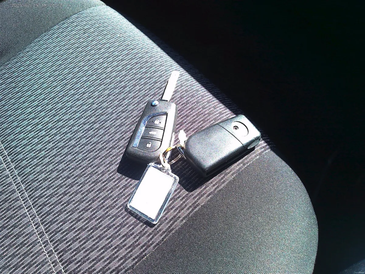 Toyota Avensis D-4D TR 4DR 2.0 OVERMOUNT - Image 4