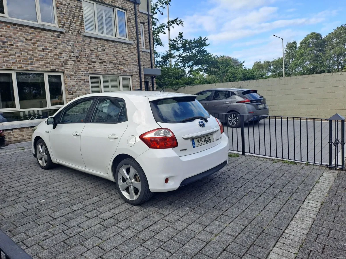 Toyota Auris  Hybrid T-Siprit Cvt - Image 3