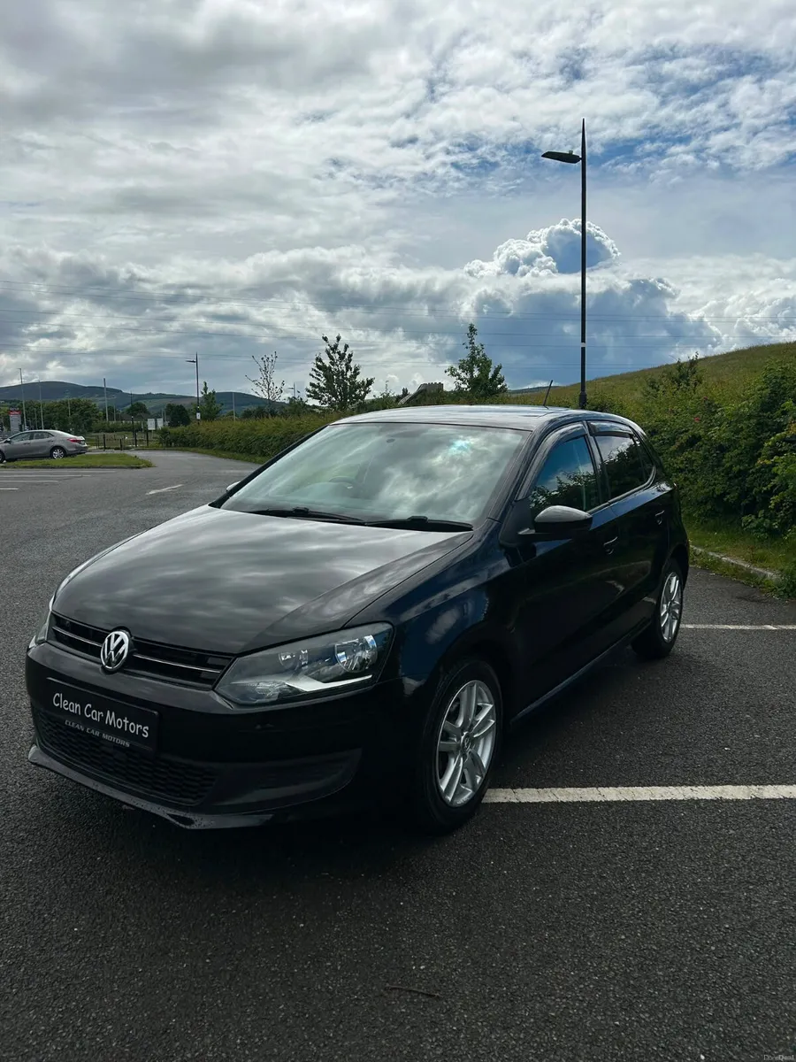 VOLKSWAGEN POLO 2013 AUTOMATIC - Image 2