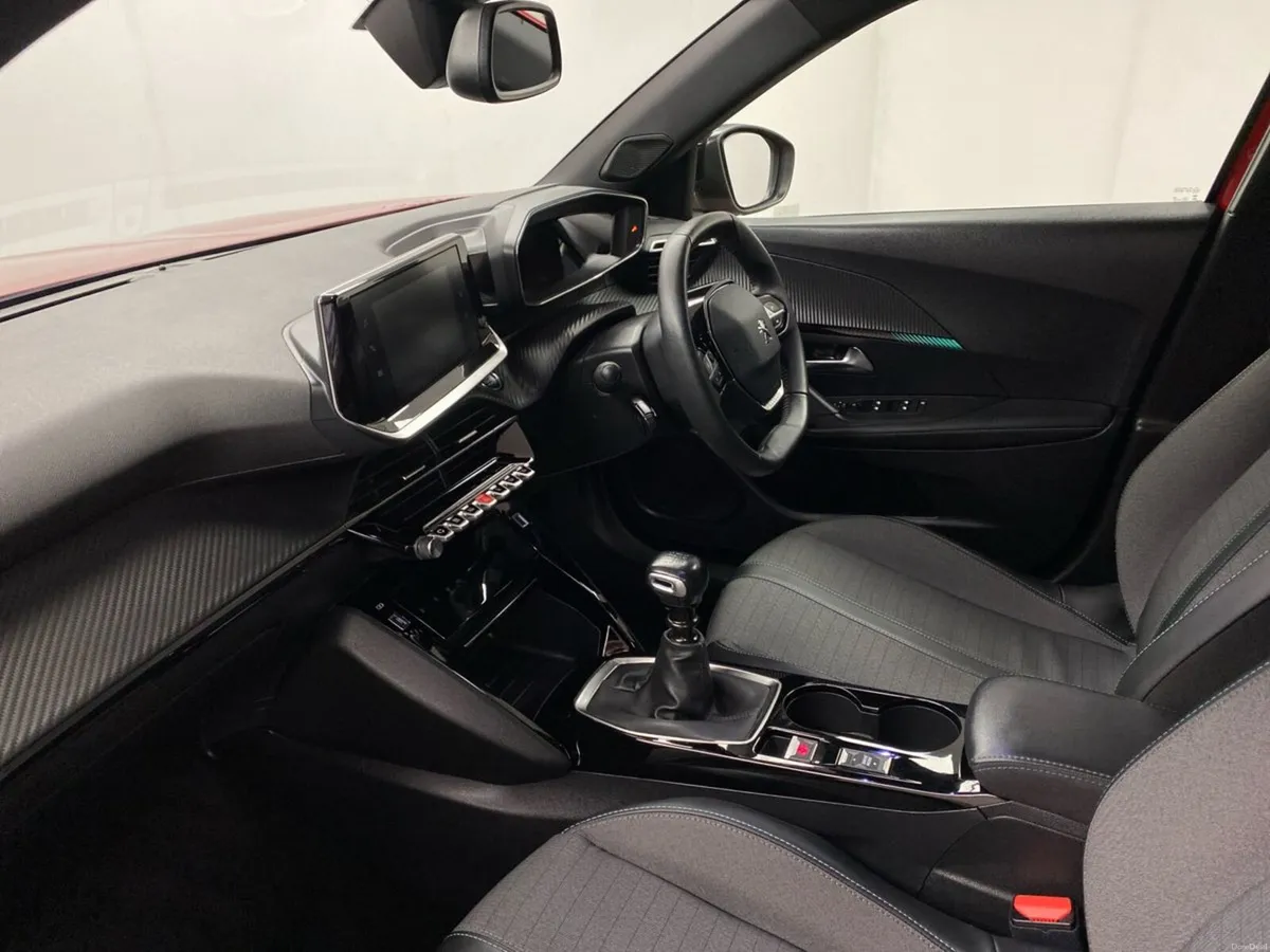Peugeot 2008 1.2 Puretech 100bhp Allure - Image 3