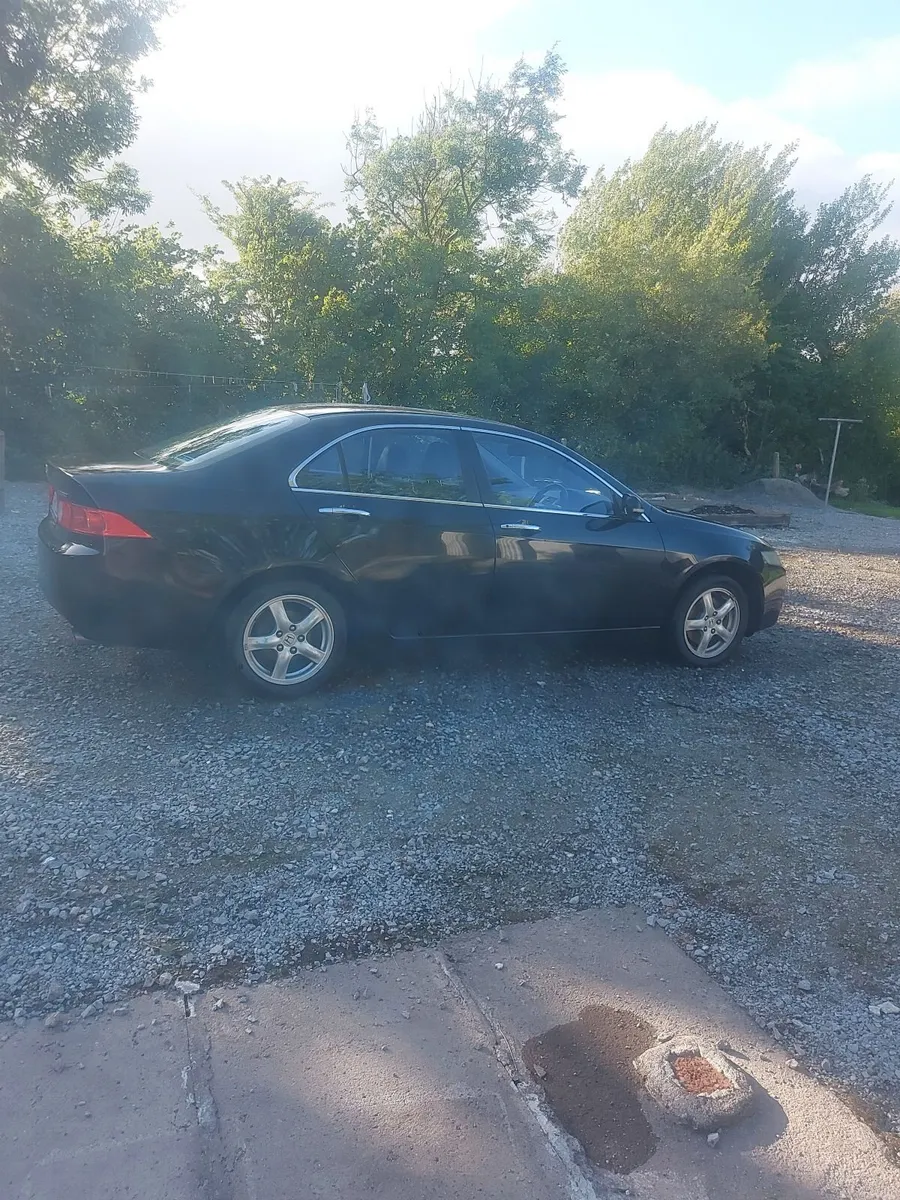 Honda Accord 2005 - Image 2