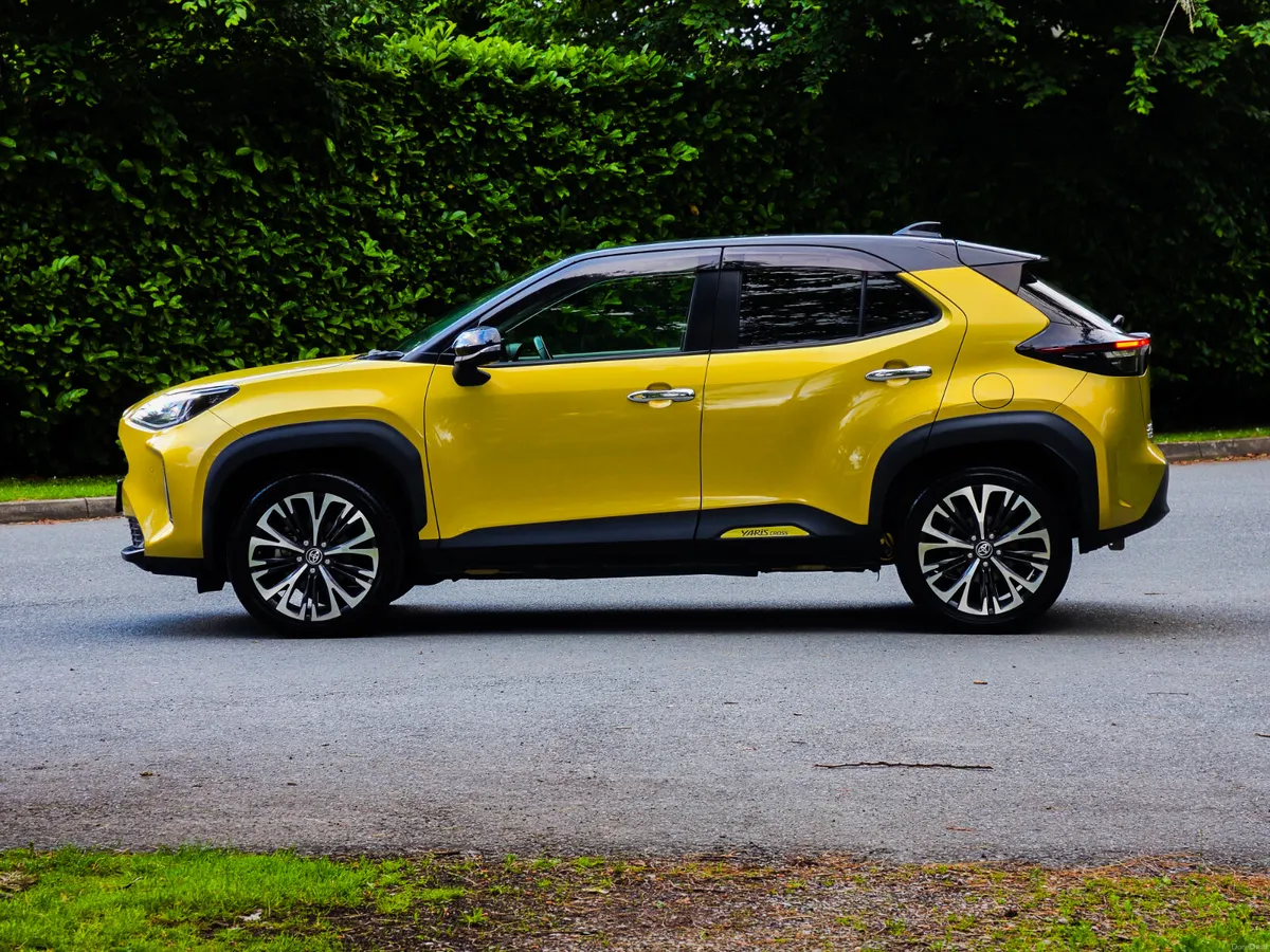 2020 Toyota Yaris Cross 1.5 Petrol Hybrid Auto Z - Image 5