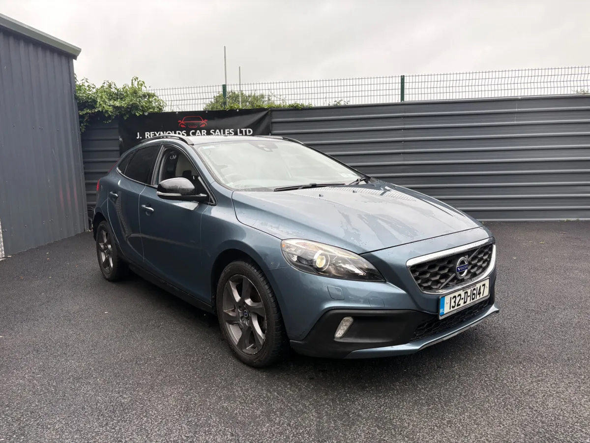 Volvo V40  SE LUX  AUTOMATIC LOW KM 2013 - Image 3
