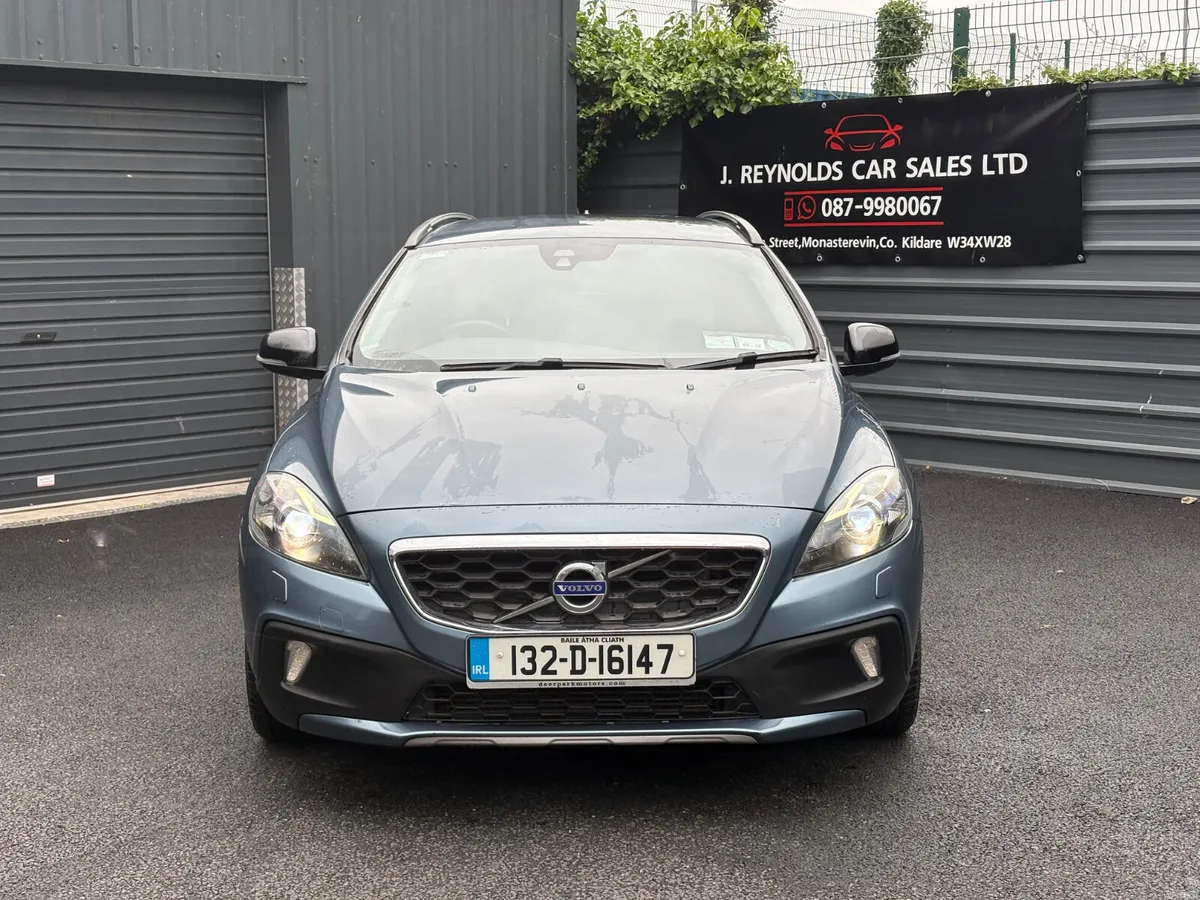 Volvo V40  SE LUX  AUTOMATIC LOW KM 2013 - Image 2