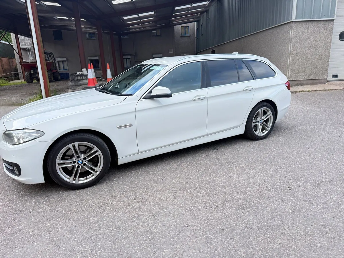 BMW 5 Series Touring Estate - Image 4