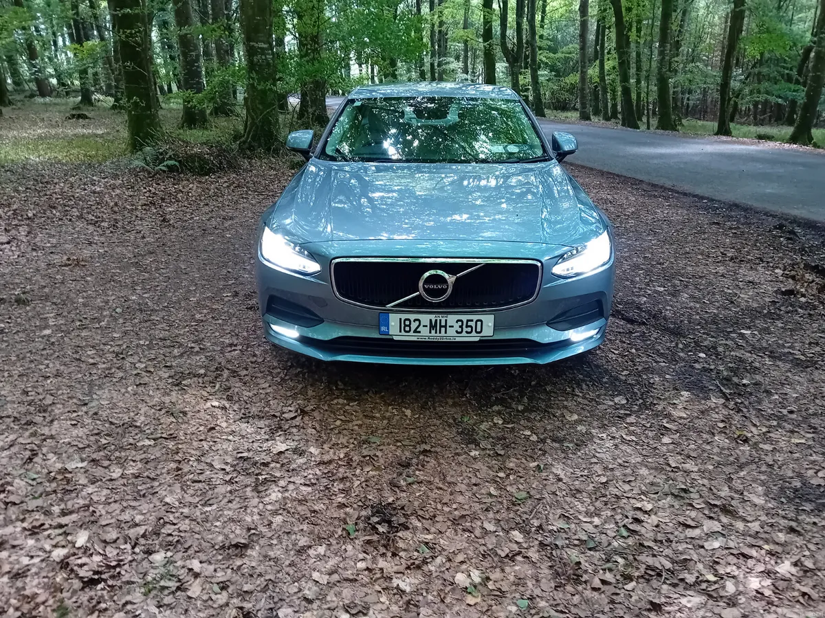 182 VOLVO S90 D3 MOMENTUM 6 SPEED SALOON - Image 2