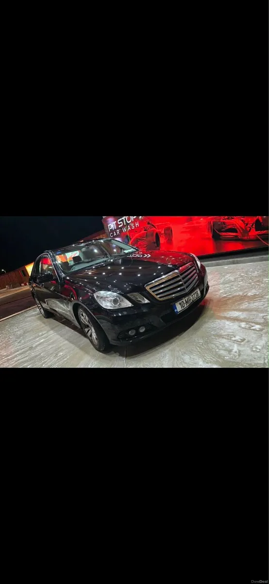 Mercedes-Benz 2010 E200 AUTOMATIC - Image 3