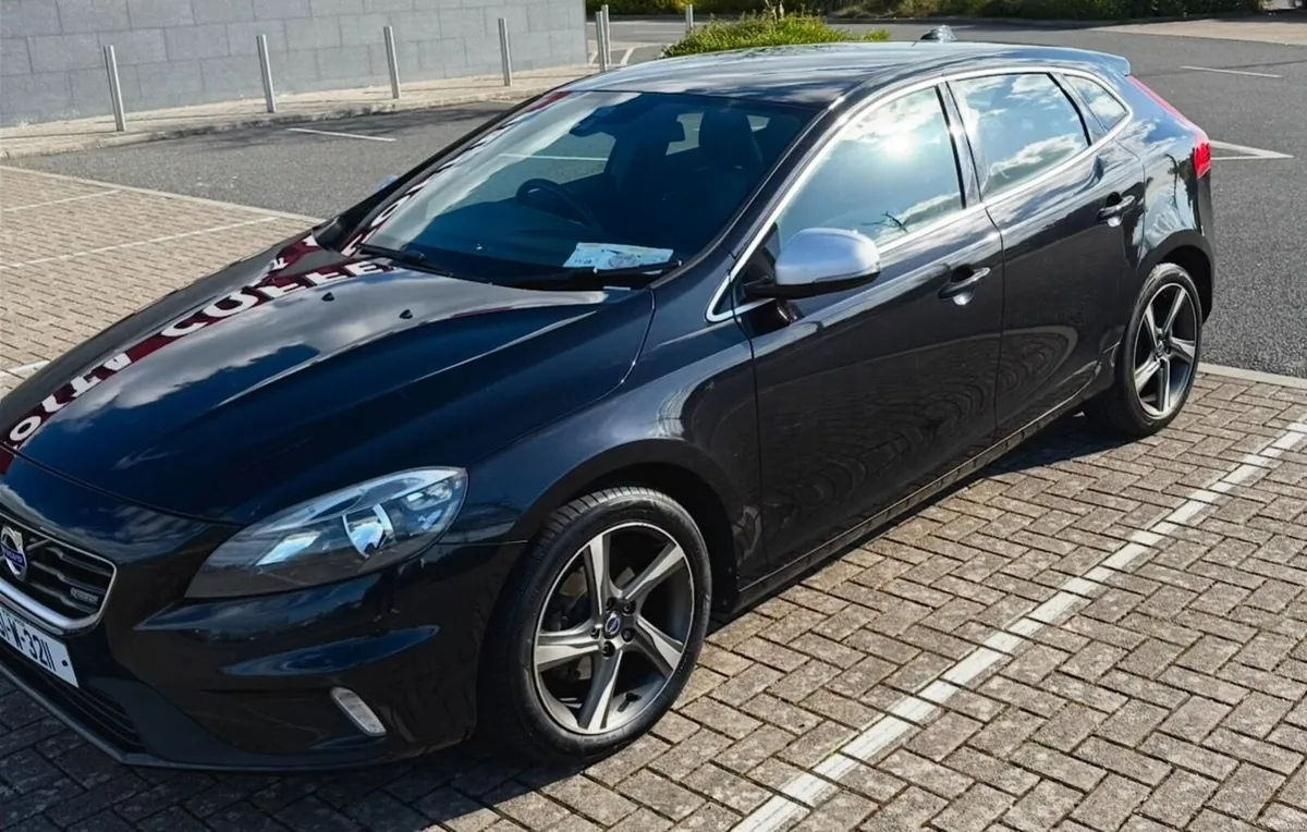 Volvo V40 D2 R-Design - Image 4