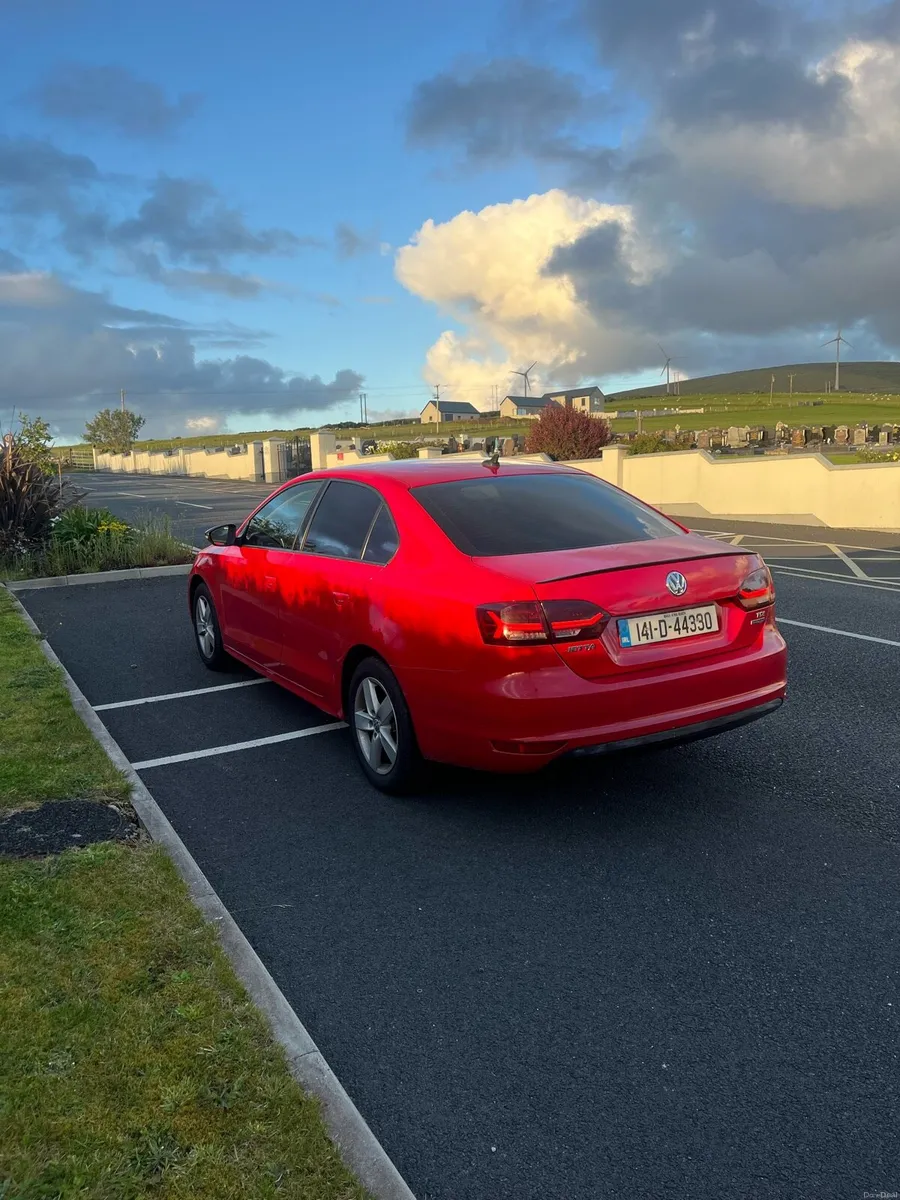 Volkswagen Jetta 2014 - Image 2