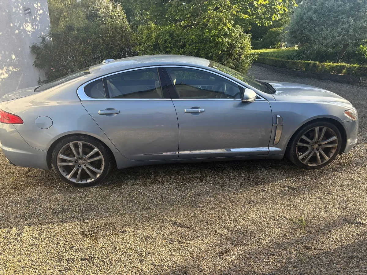 Jaguar XF 2010 - Image 3