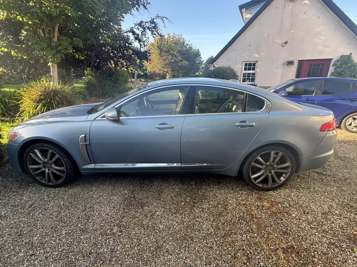 Jaguar XF 2010 - Image 4