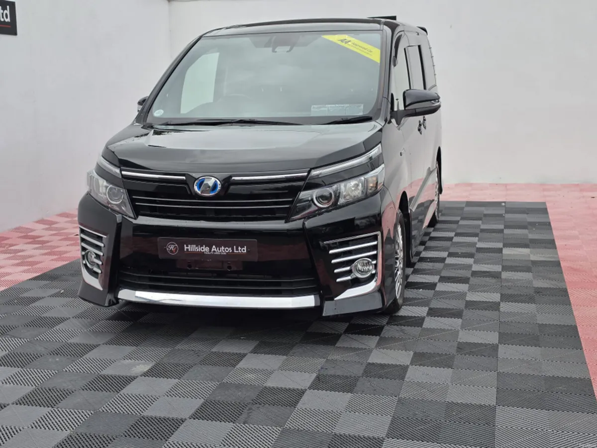 Toyota Voxy 1.8 PETROL HYBRID, AUTOMATIC, 6 SEATS. - Image 3