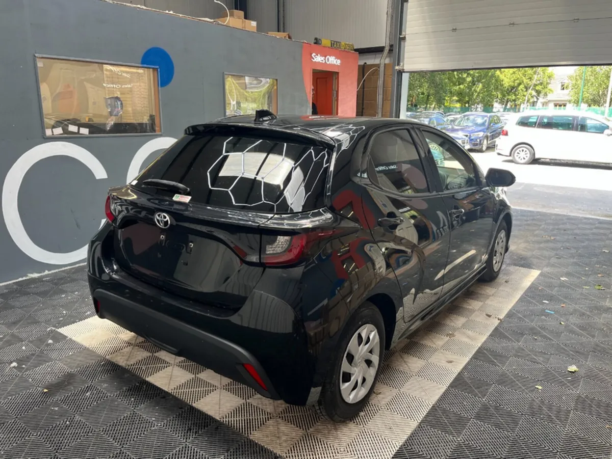 Toyota Yaris 2021 TOYOTA YARIS X 1.0 AUTOMATIC / R - Image 2