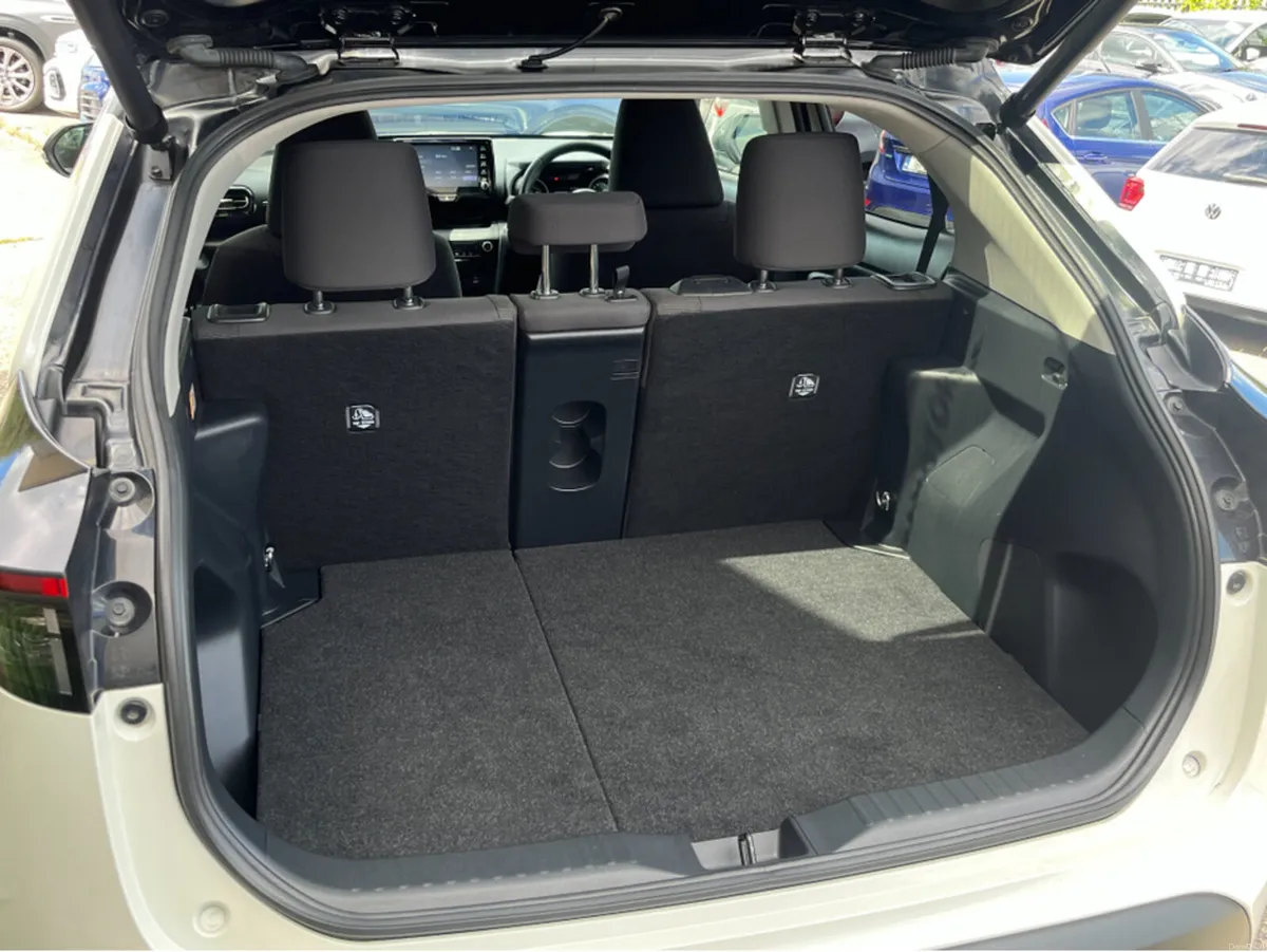 Toyota Yaris Cross G HYBRID AUTOMATIC 1.5 PETROL / - Image 6