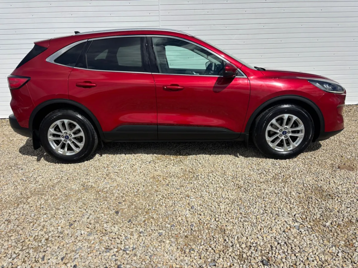 Ford Kuga TITANIUM 5DR 1.5 TD 120 S6.2 M6 F - Image 2
