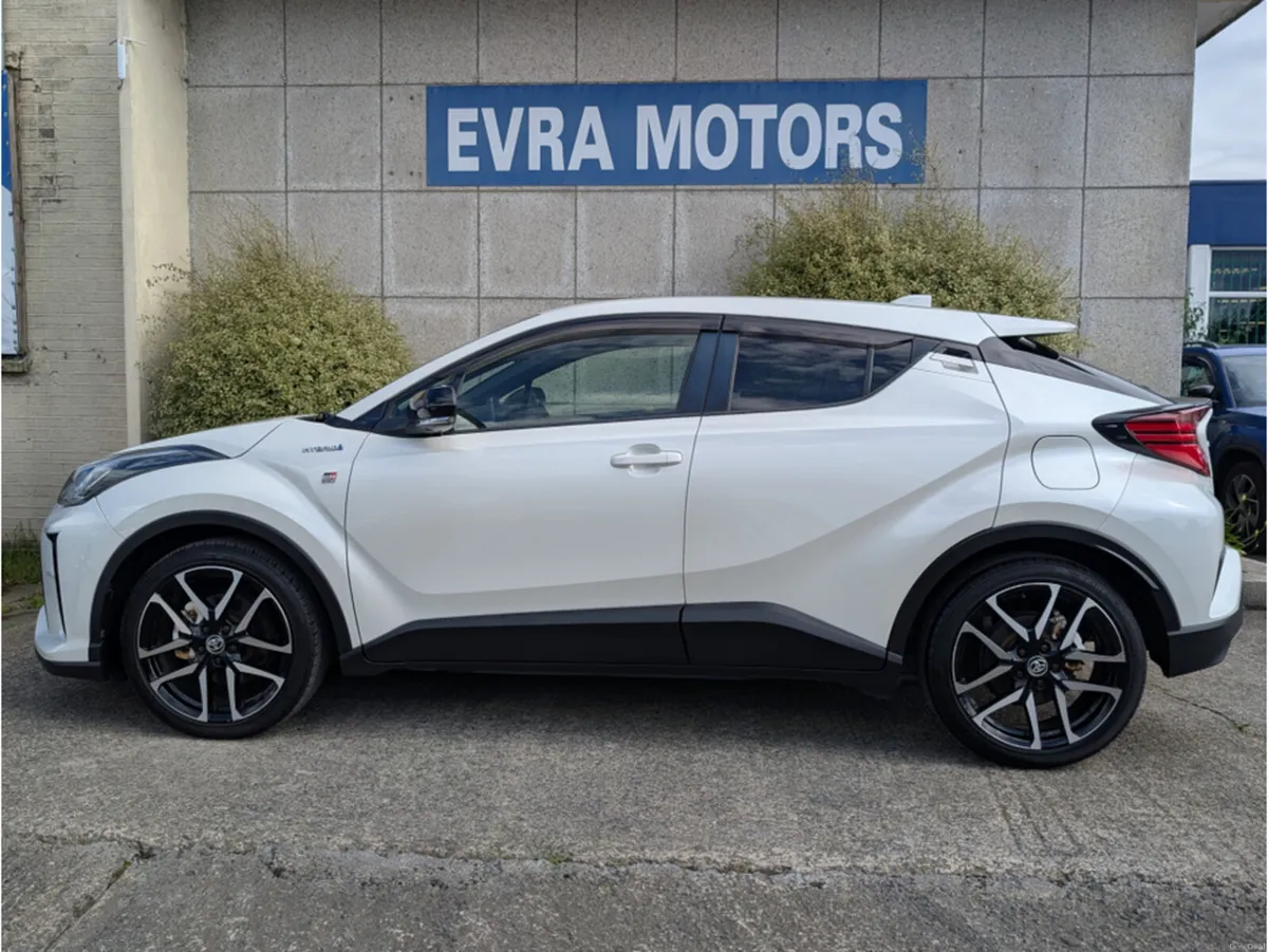 Toyota C-HR GR SPORT AUTOMATIC HYBRID 1.8 PETROL / - Image 4