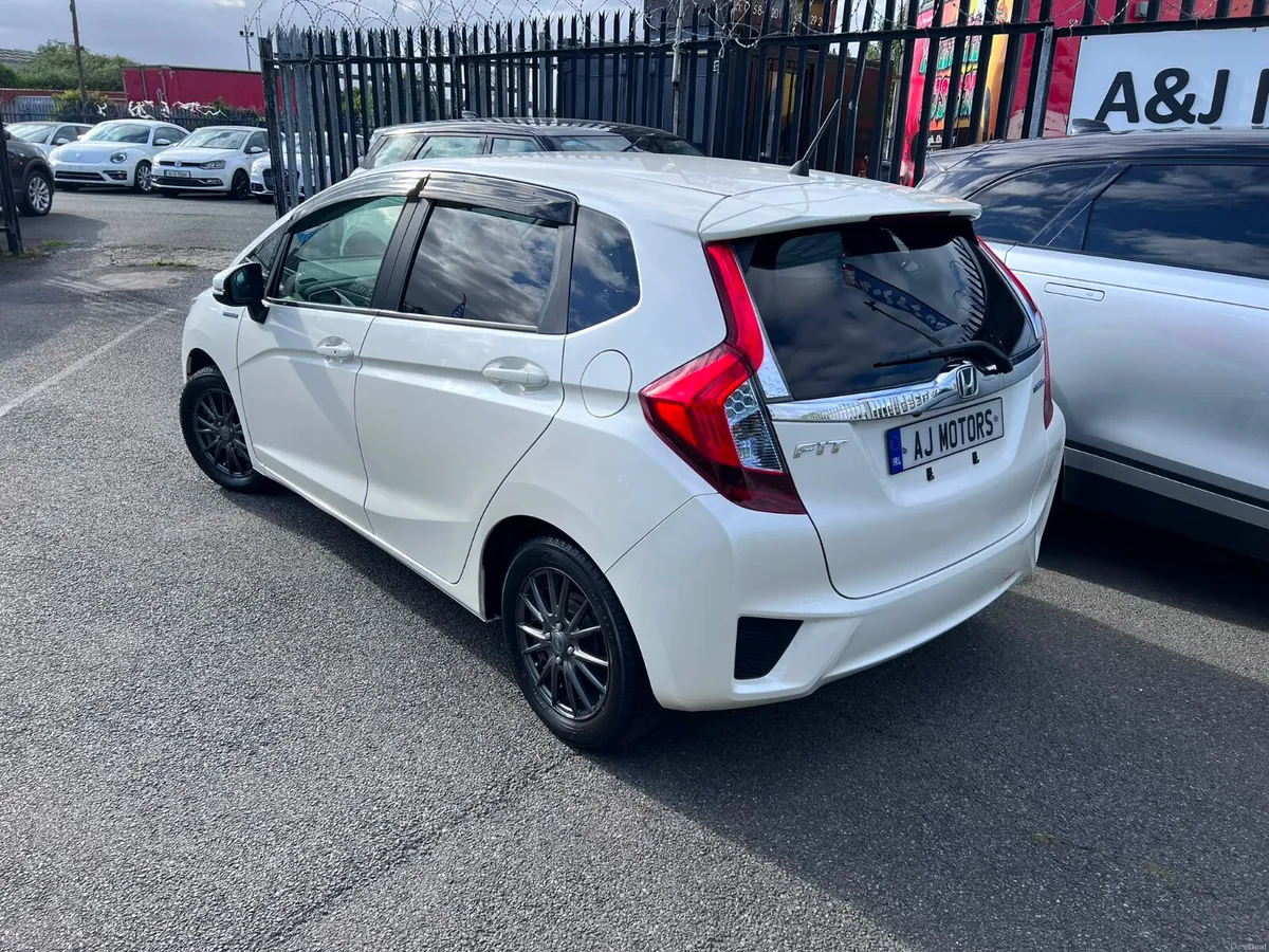 2016 HONDA FIT 1.5 HYBRID - Image 4