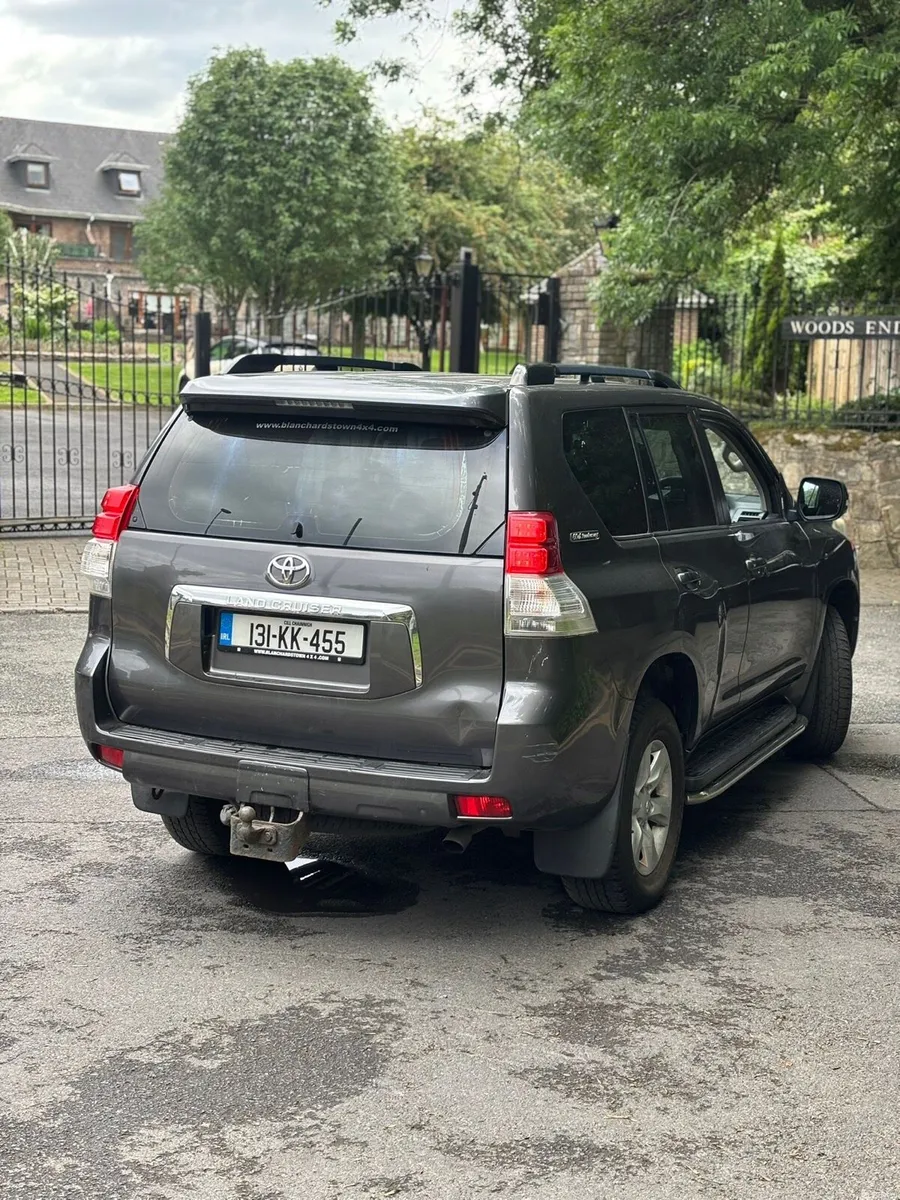 131 TOYOTA LANDCRUISER 5 SEAT CREW CAB - Image 4