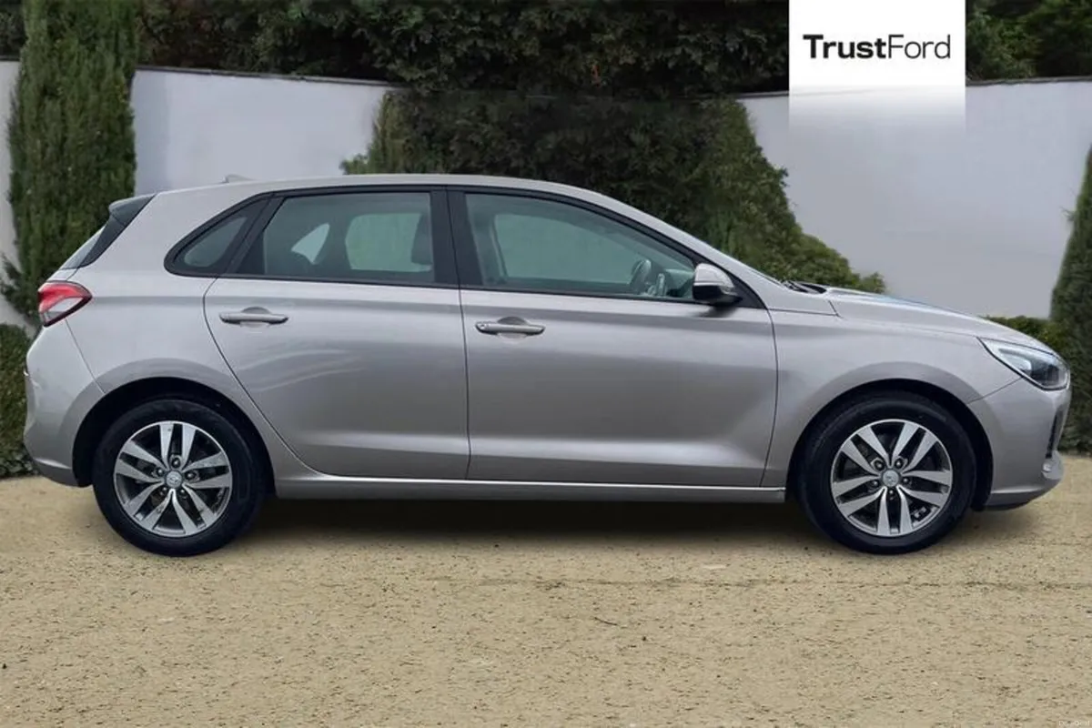 Hyundai i30 SE Nav - Image 3