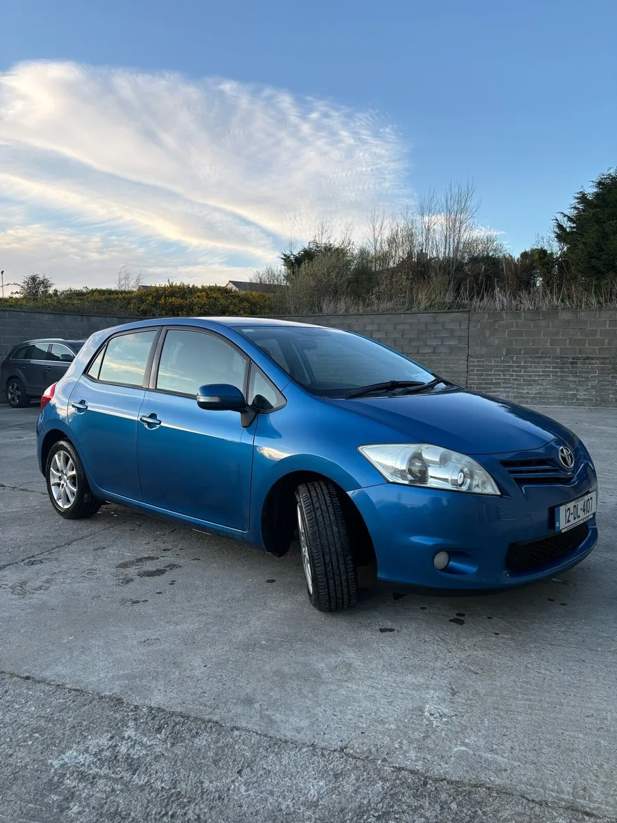 2012 Toyota Auris — cheap tax , drives perfect - Image 3