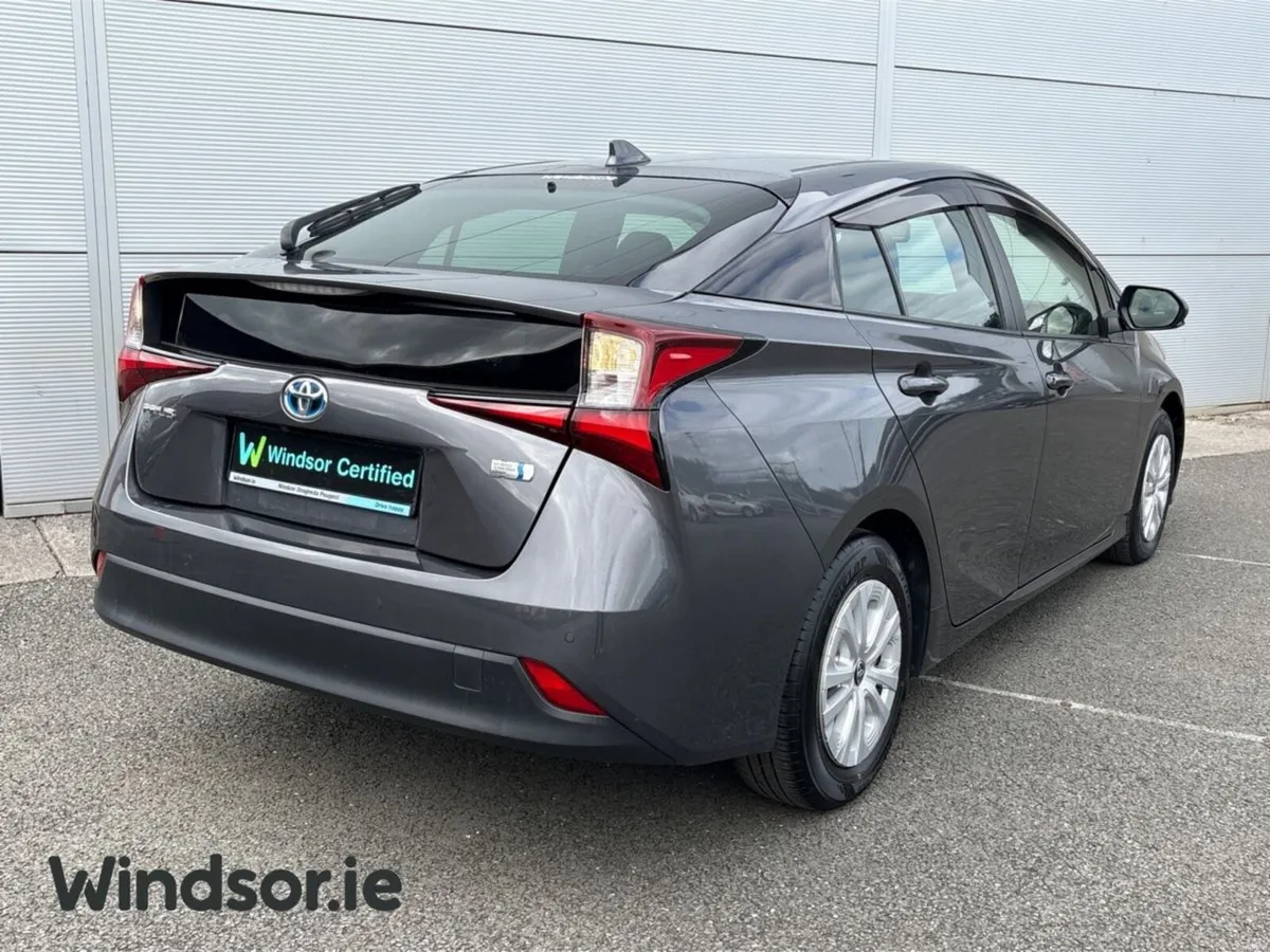 Toyota Prius 1.8 Hybrid Luxury - Image 3