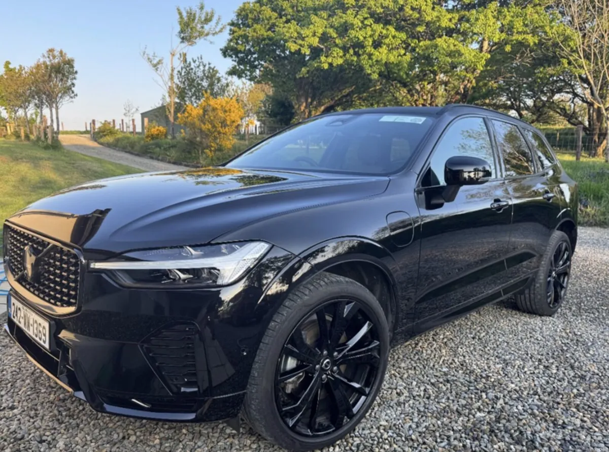 Black Volvo XC60 242 Hybrid T6 Plus Dark - Image 2
