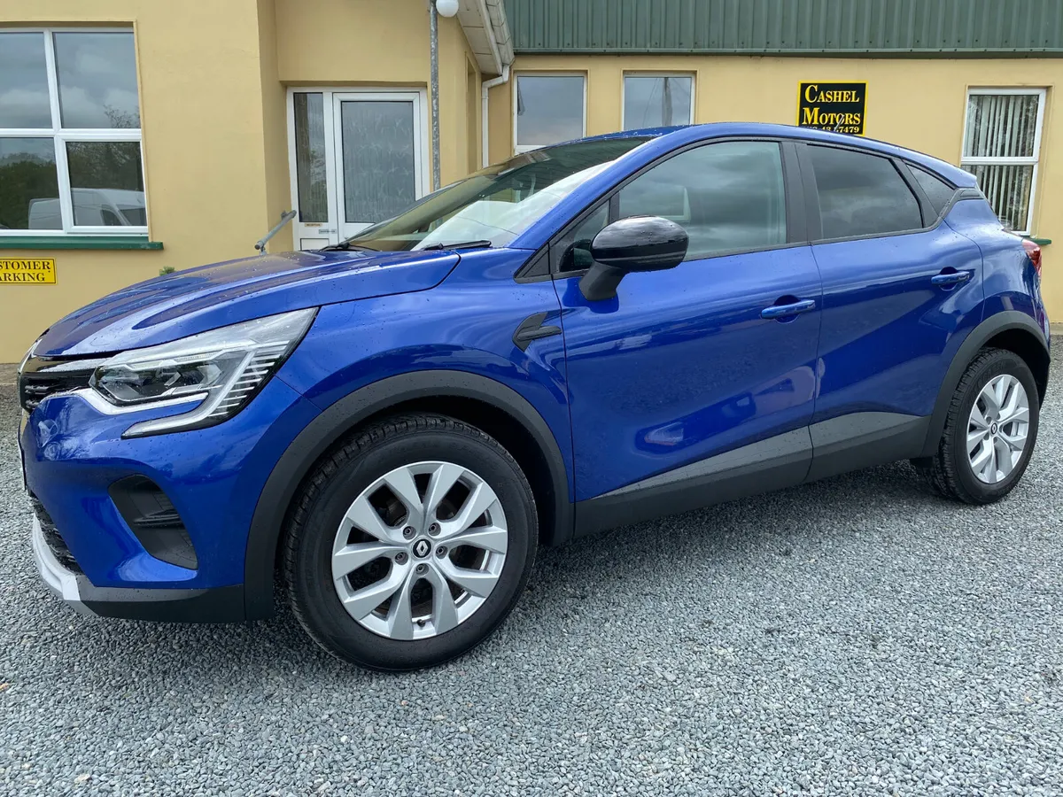 Captur ICONIC Edition -- Low KLMs -- - Image 3