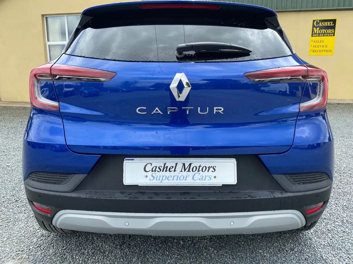 Captur ICONIC Edition -- Low KLMs -- - Image 5