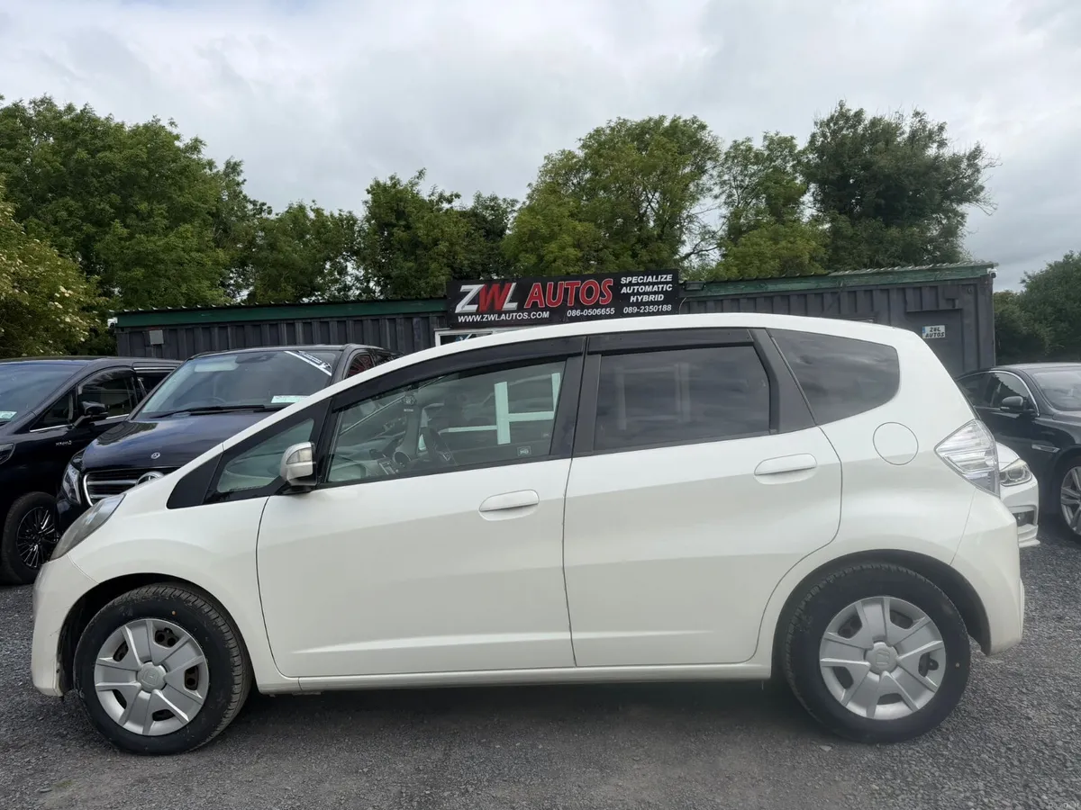 12 HONDA FIT HYBRID 1.3 - Image 4