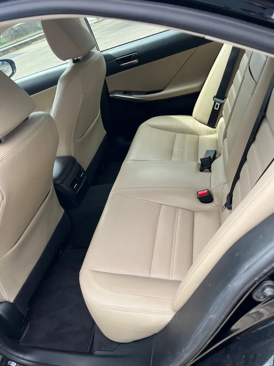 Lexus IS 2019 - Image 1
