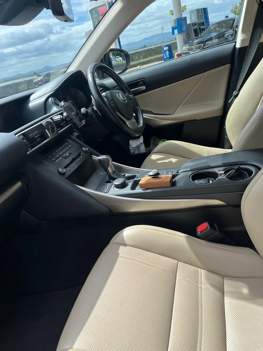 Lexus IS 2019 - Image 3