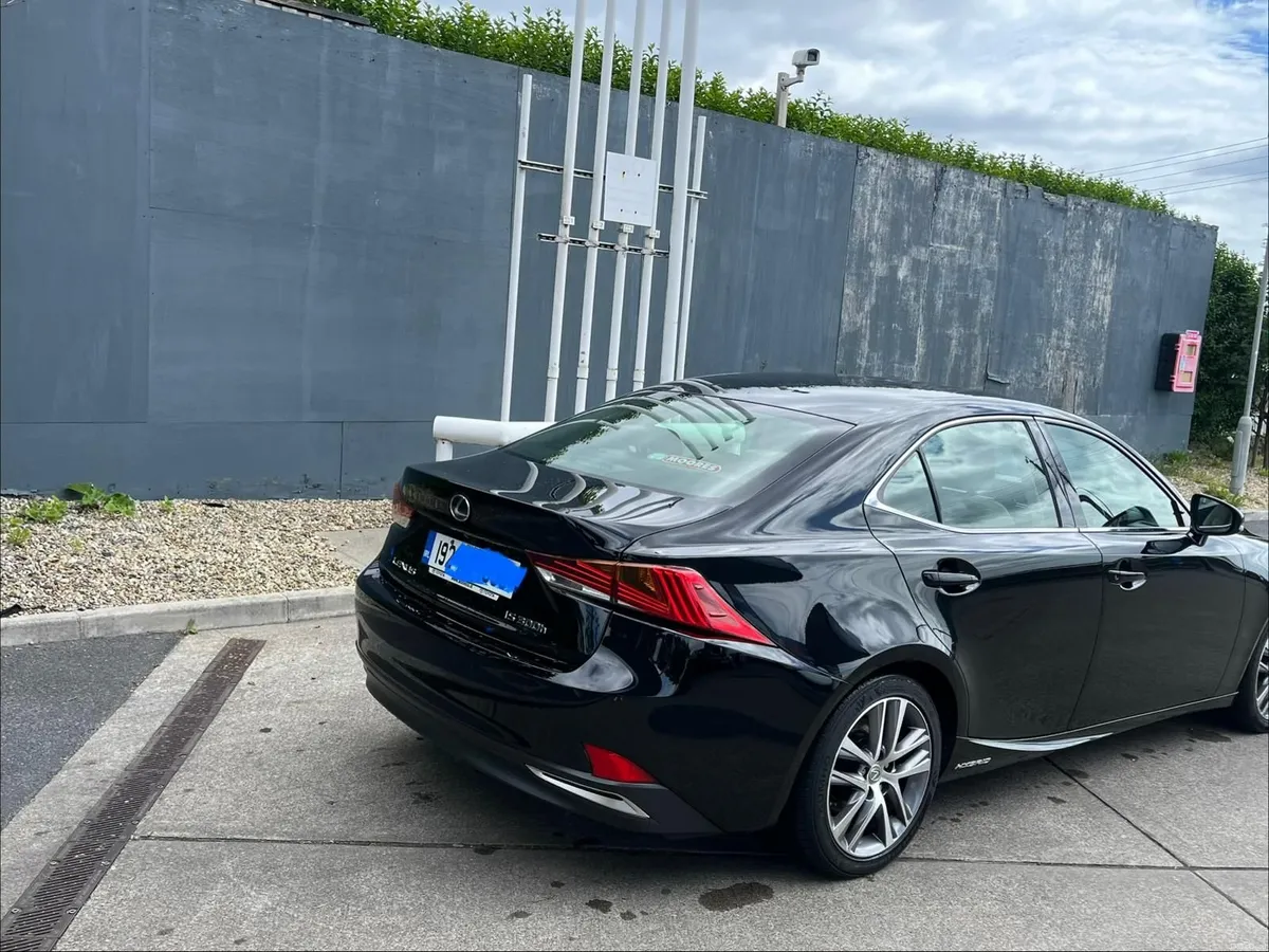 Lexus IS 2019 - Image 4