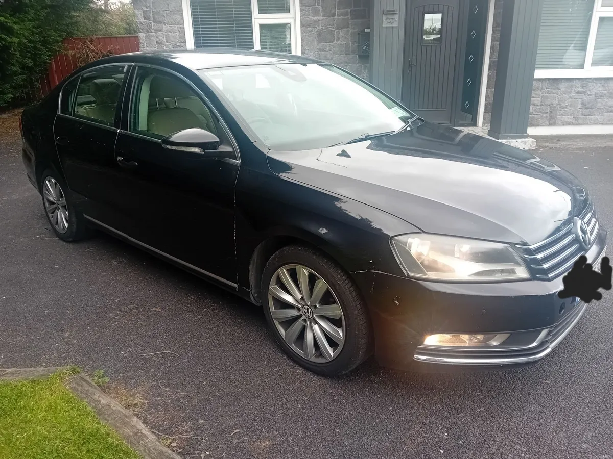 Volkswagen Passat 2011 - Image 2