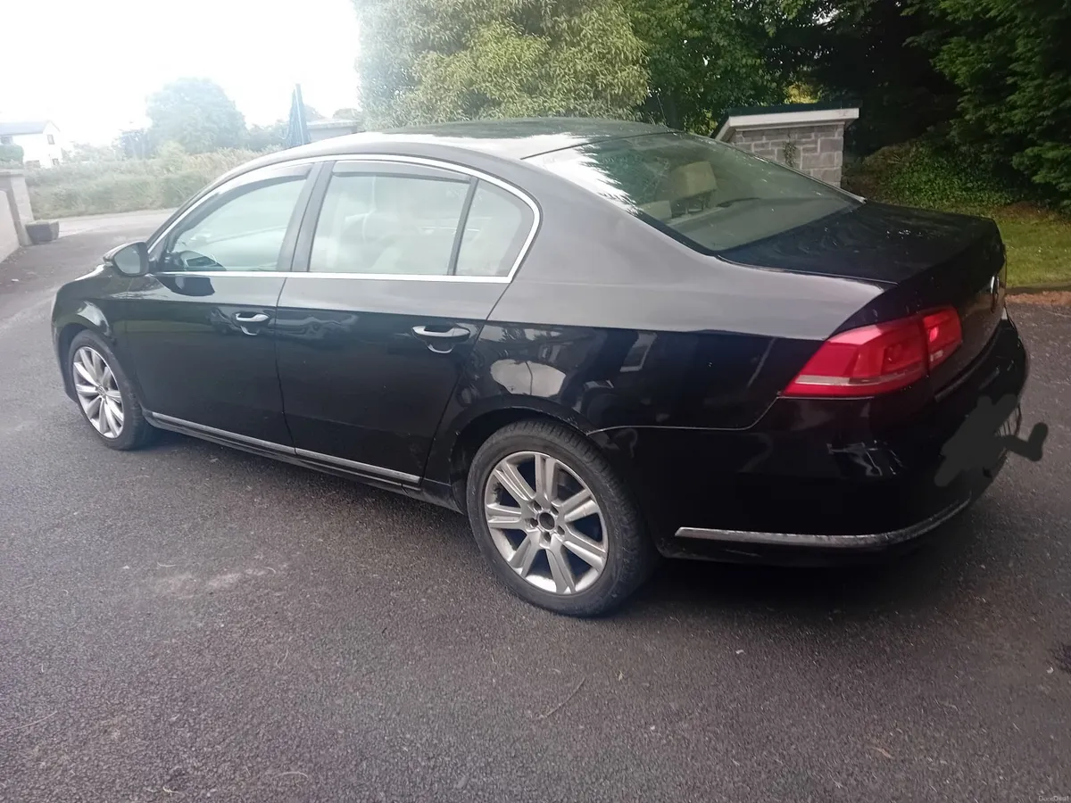 Volkswagen Passat 2011 - Image 4