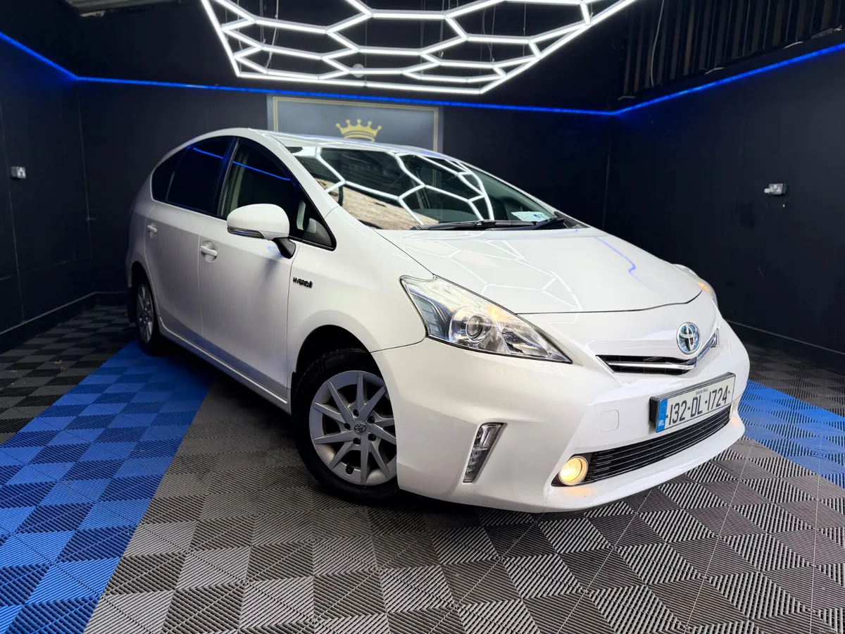 Toyota Prius 7 SEATS,Nct 08/26 ONLY 2  OWNERS - Image 1