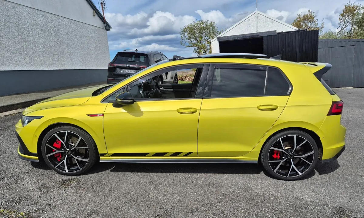 2023 Volkswagen Golf GTI CLUBSPORT 2.0 TSI 300HP - Image 6