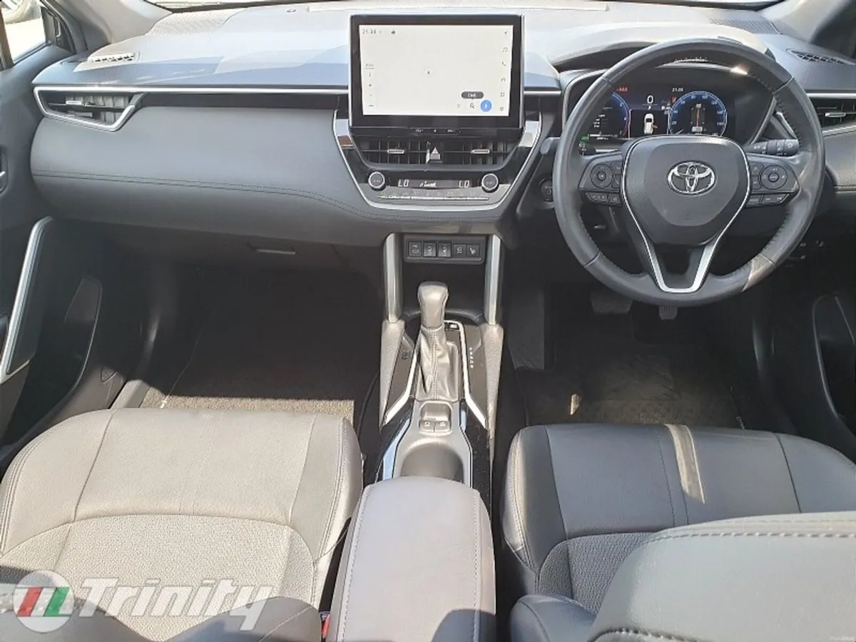 Toyota Corolla Cross ** LOW KMS ** HUGE SPEC ** TR - Image 2