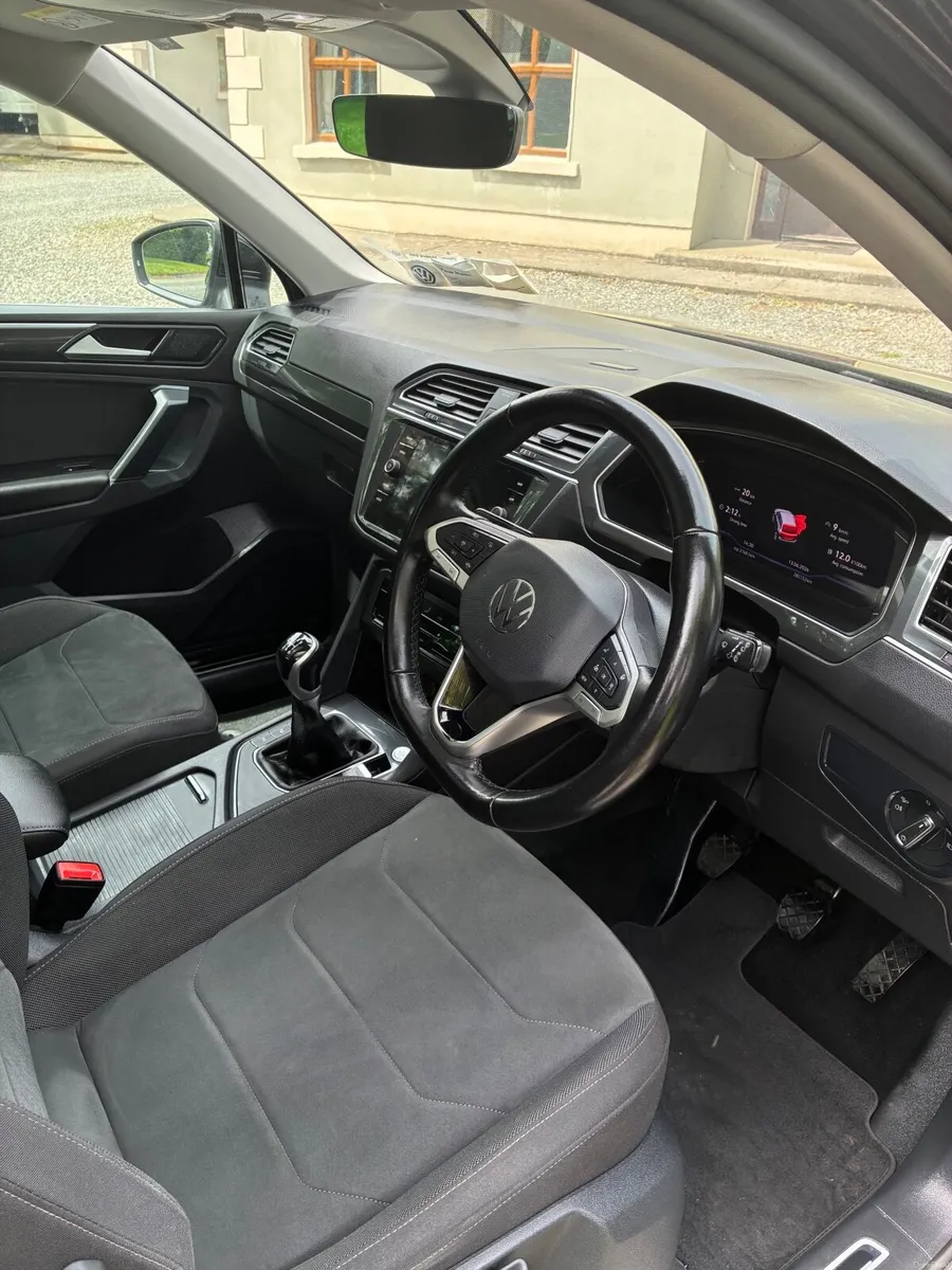 Volkswagen Tiguan 2021 - Image 2