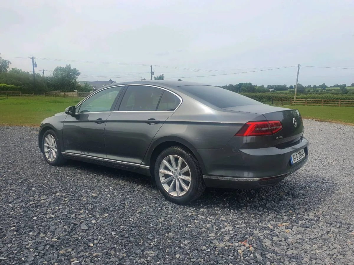 VW PASSAT HI-LINE 120 BHP 2016 - Image 4