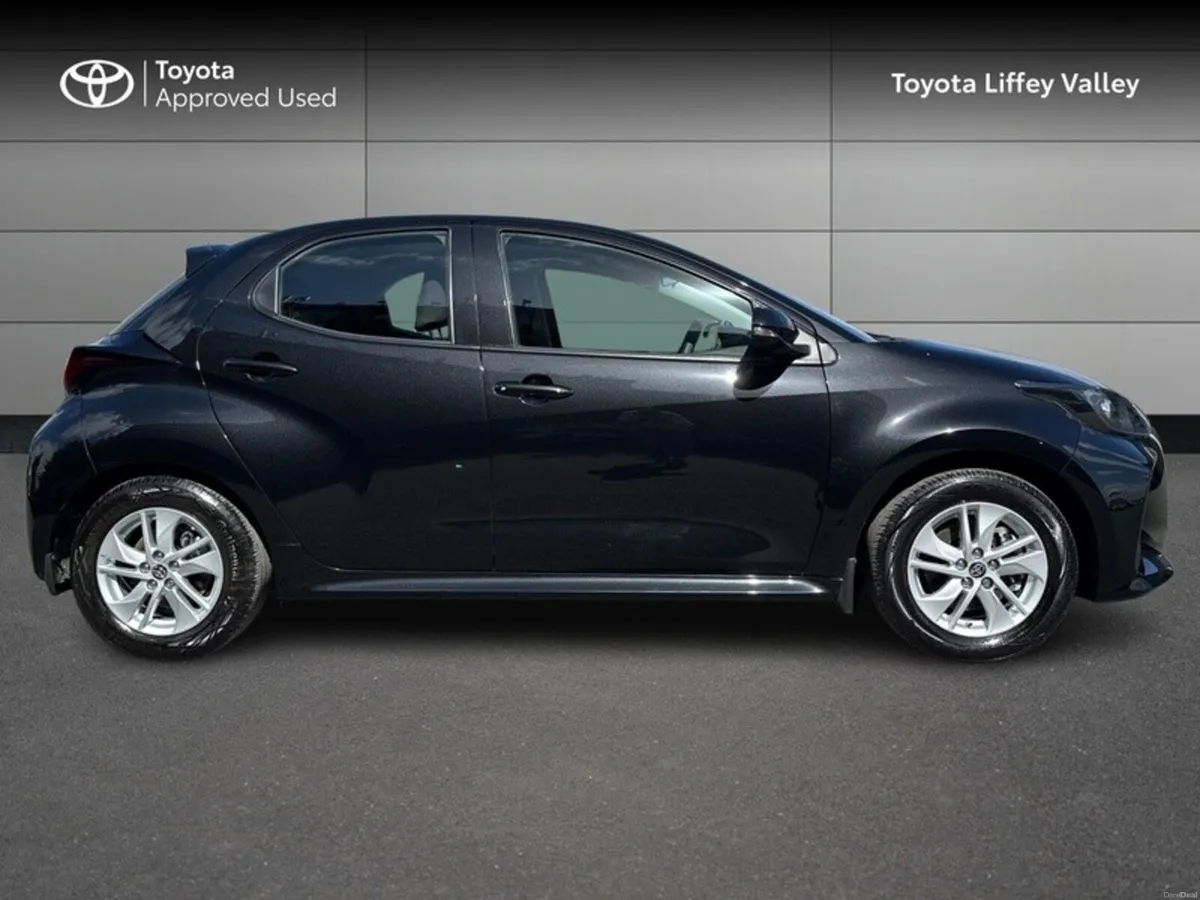 Toyota Yaris HYBRID 115 LUNA - Image 3