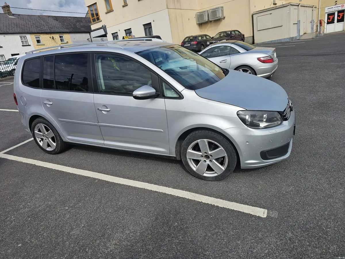 2013 Volkswagen Touran - Image 2