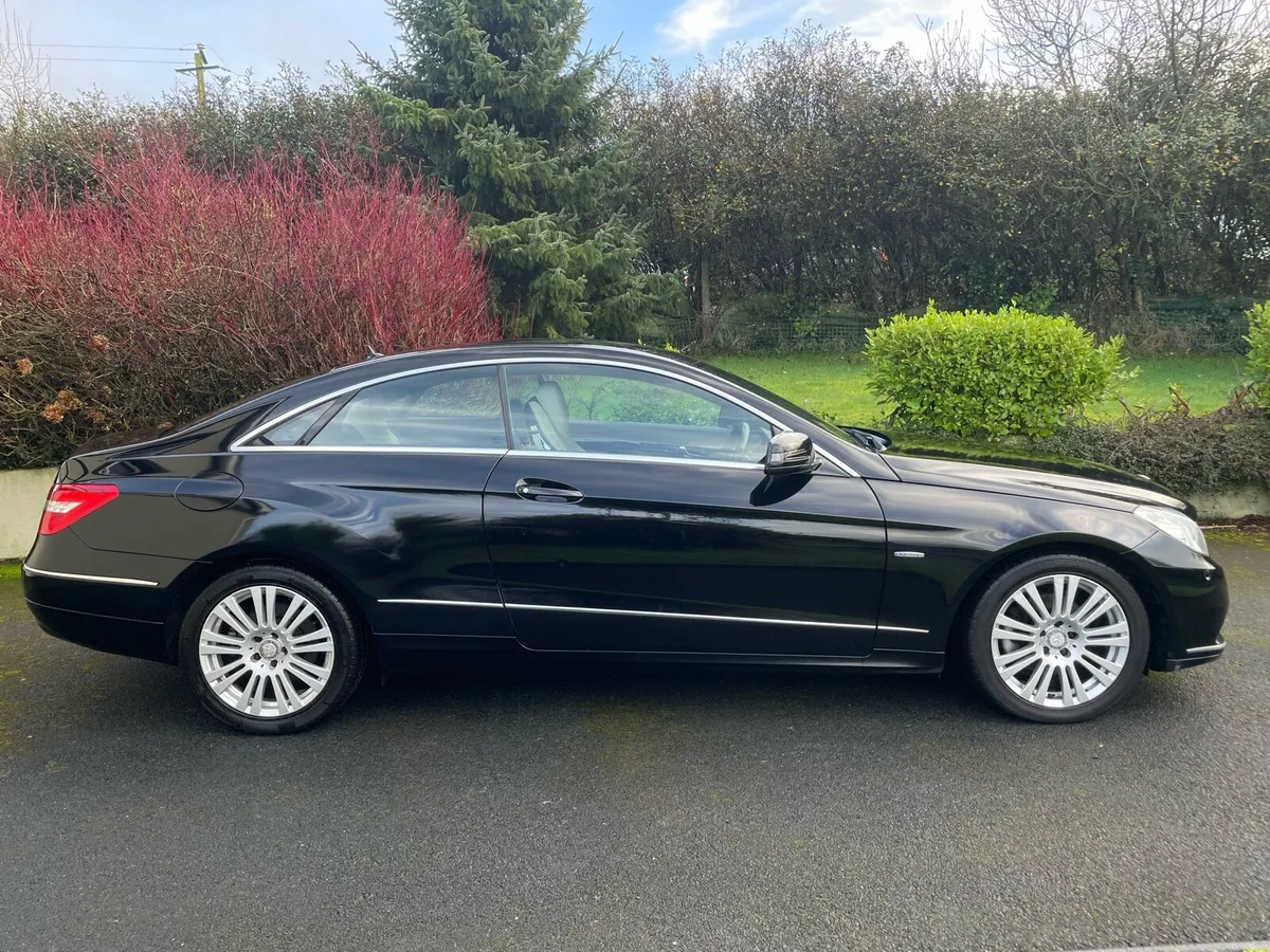 2010 Mercedes e220 coupe - Image 2