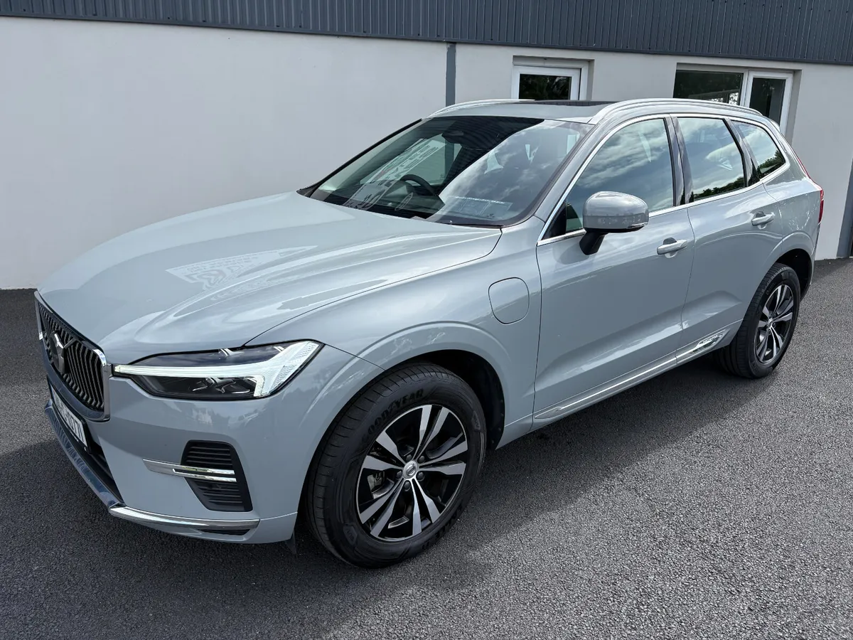 241 Volvo XC60 T6 PHEV CORE AWD 5DR AUTO - Image 2