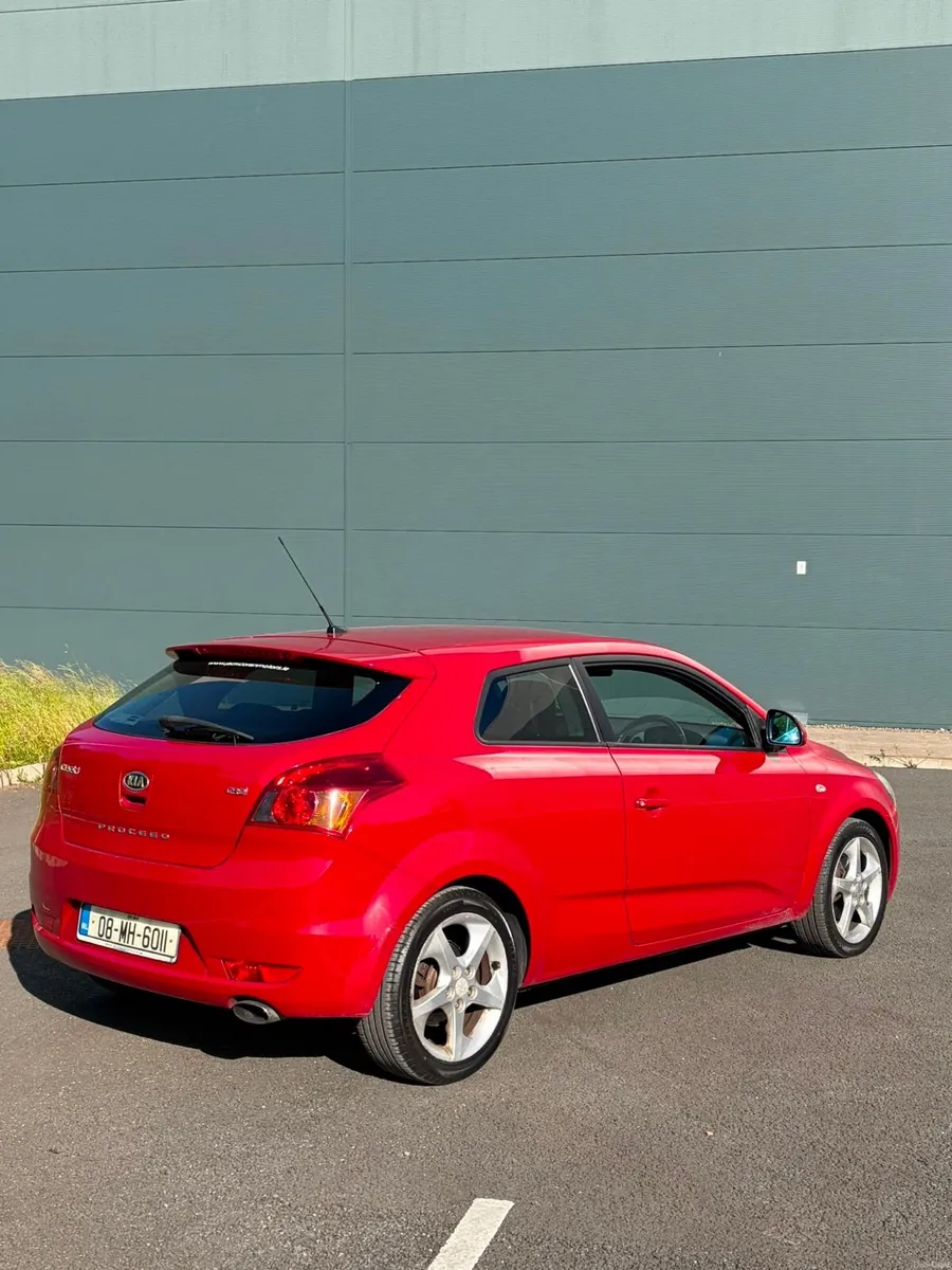 Kia pro ceed 1.6 diesel NCT9/26. , TAX 9/26 €1650 - Image 4