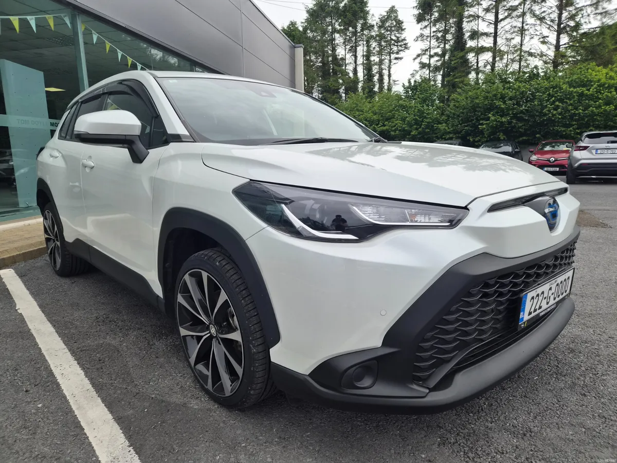 2022 Toyota Corolla Cross 1.8L Petrol Hybrid Auto - Image 2