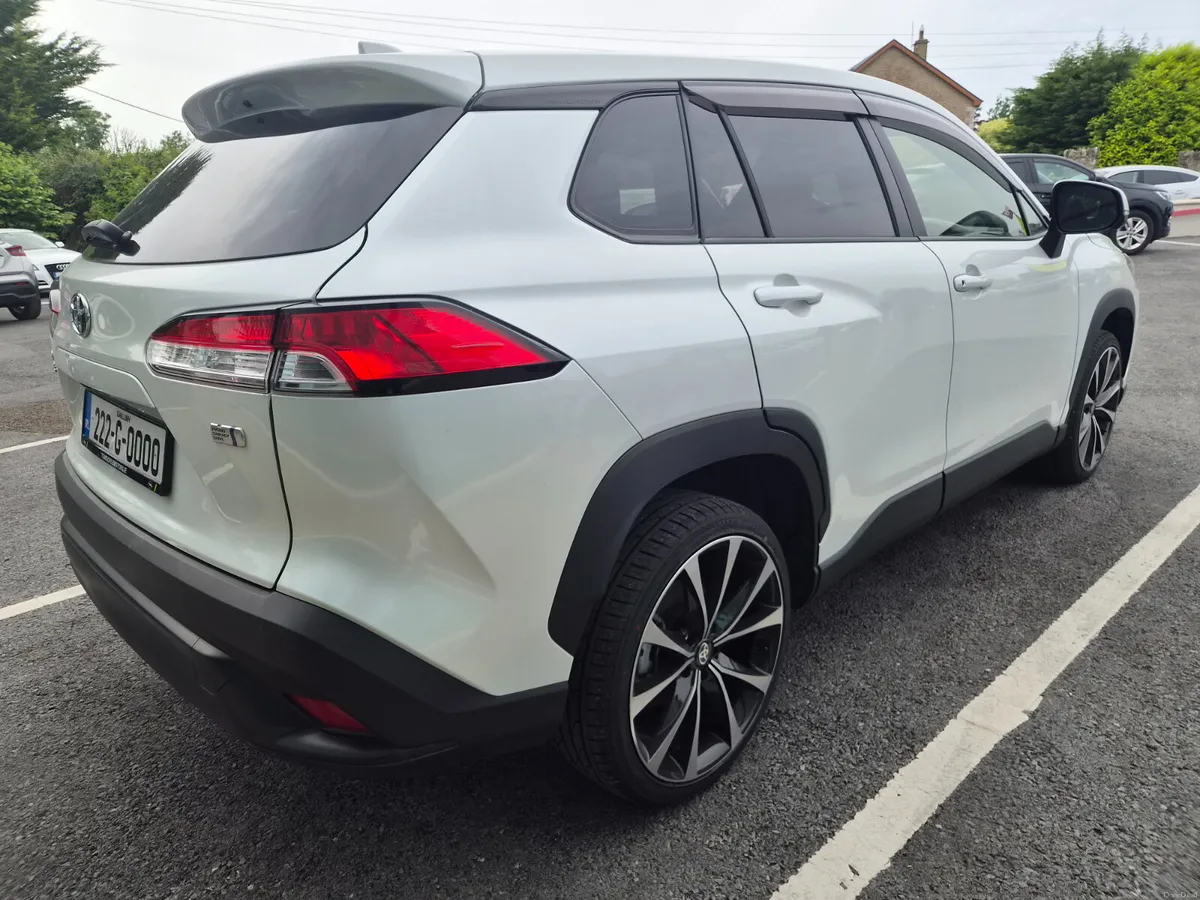 2022 Toyota Corolla Cross 1.8L Petrol Hybrid Auto - Image 3