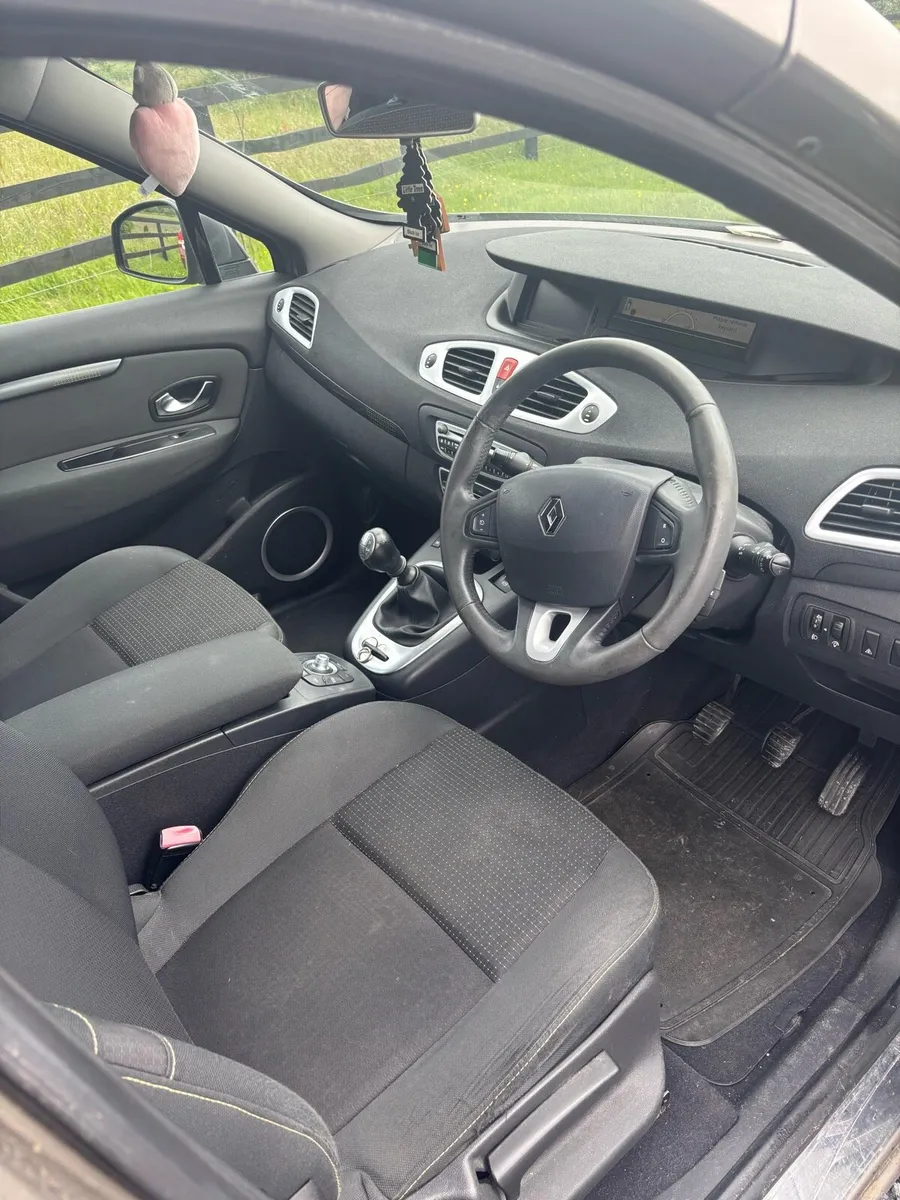 Car - Image 5