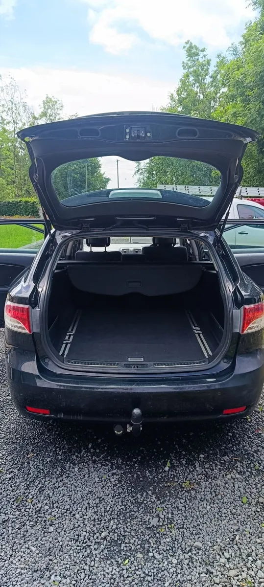 Toyota Avensis 2009 - Image 2